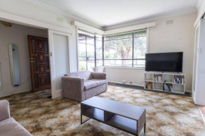 Fantastic Three Bedroom Home Close to City and Airport